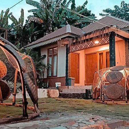 Lontart Guesthouse Nggorang Buitenkant foto