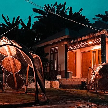 Lontart Guesthouse Nggorang Buitenkant foto
