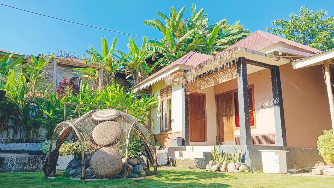 Lontart Guesthouse Nggorang Buitenkant foto
